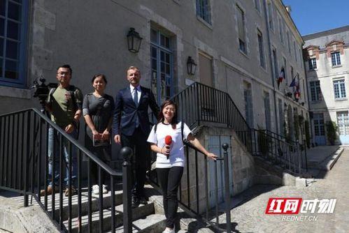 晋江网红吃瓜事件视频,揭秘网络舆论背后的真相 第2张 晋江网红吃瓜事件视频,揭秘网络舆论背后的真相 第2张